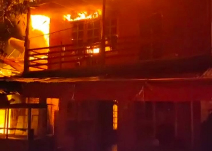BREAKING NEWS: Kebakaran di Kuala Tungkal, Delapan Rumah Ludes Dilalap Sijago Merah