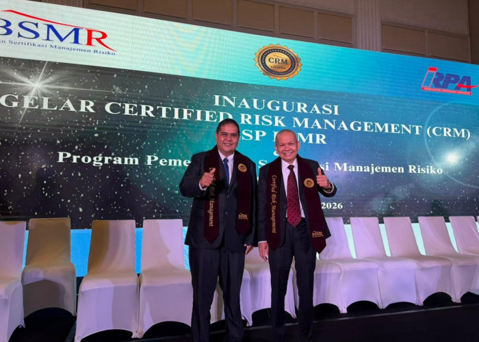 Direktur Operasional dan Direktur Kredit dan Syariah Sandang Gelar CRM