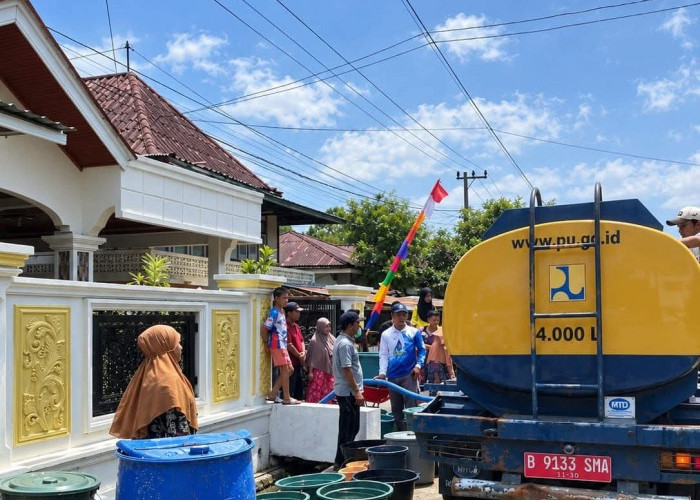 Empat Mobil Tangki Dikerahkan PDAM, Distribusi Air ke Rumah Warga Terdampak Krisis Air di Kerinci