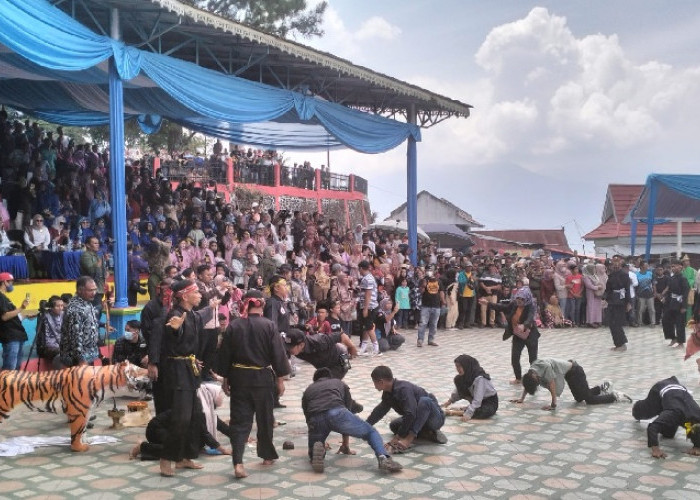 HEBOH! Puluhan Pengunjung Festival Kerinci Kesurupan saat Tari Ngagah Harimau