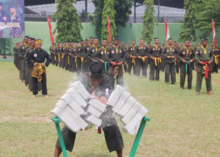 Pangdam XX/Tuanku Imam Bonjol Kukuhkan Pencak Silat Militer Wilayah Korem 042/Gapu