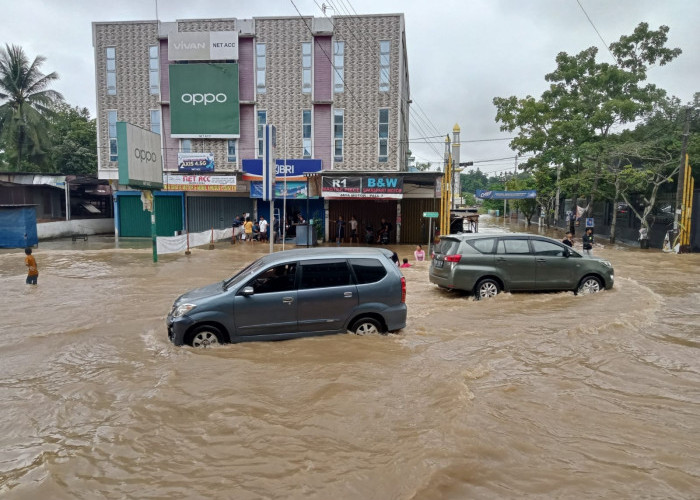Banjir Rendam 1.500 Rumah Warga, Pemkot Jambi Dirikan Tenda dan Dapur Umum