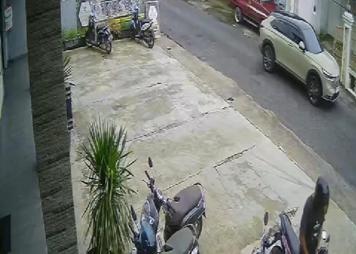 Curanmor Terekam CCTV, dalam Hitungan Detik Satu Unit Sepeda Motor Raib