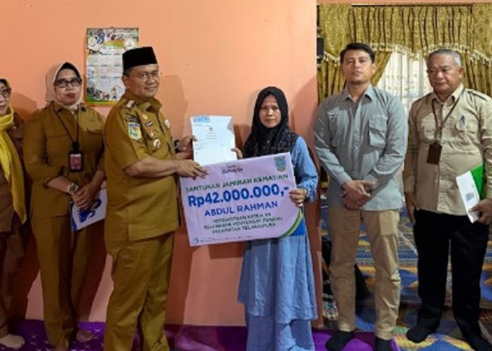 Ahli Waris Terima Santunan JKM Rp42 Juta Program Kartu Bahagia Lindungi Ketua RT