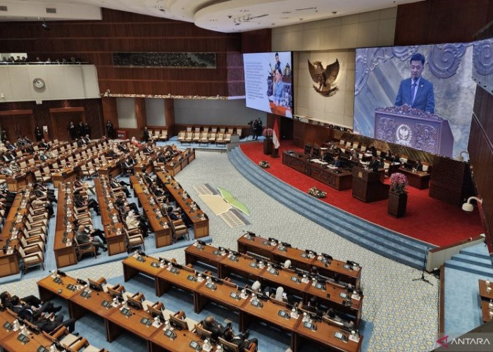 TOK! DPR Setujui Polri Tetap di Bawah Presiden, Bukan Kementerian
