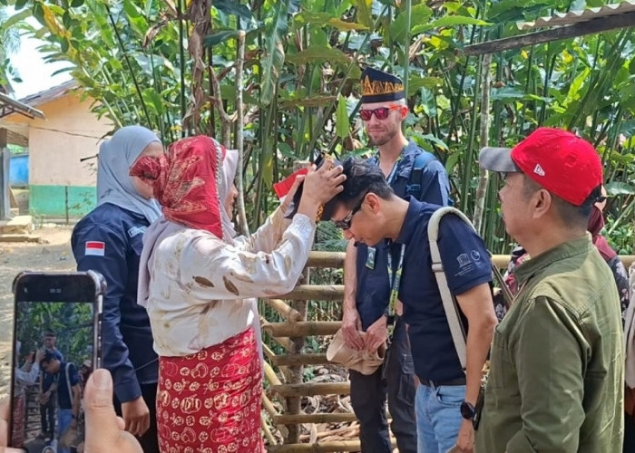 Evaluator UNESCO Antusias Membatik di Markeh dan Usulkan Pertukaran Budaya ke Thailand