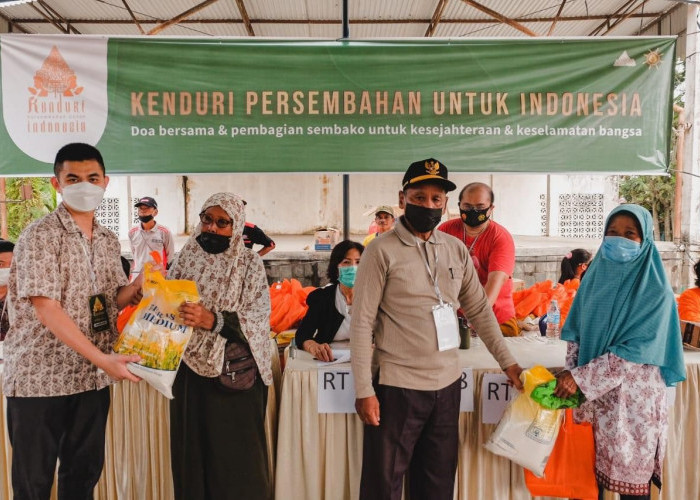 Rakyat Jambi Terima Bantuan 1000 Paket Sembako, “Kenduri Persembahan untuk Indonesia”