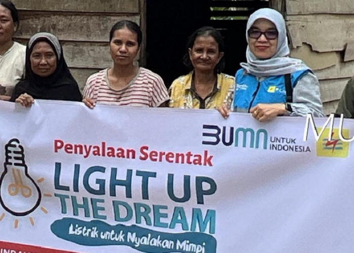 PLN ULP Wujudkan Impian Warga Seberang Kota Melalui Program Light UP The Dream