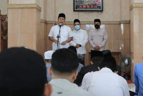 Bupati Bersama Wakil Bupati dan Sekda Tanjabtim Shalat Ied Bersama