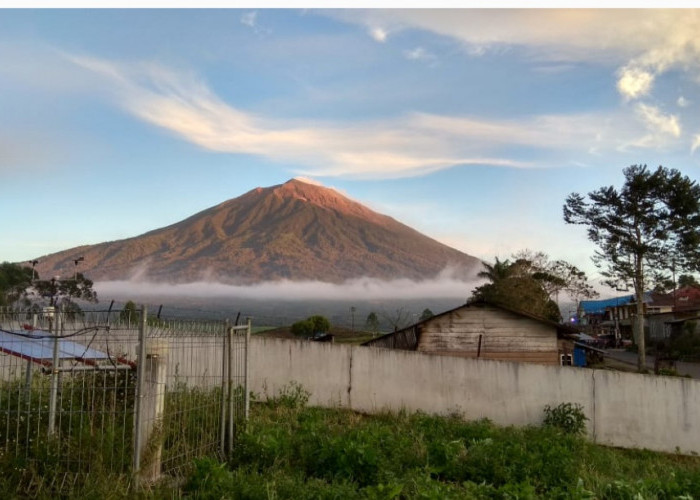 Puncak Gunung Kerinci Retak 4 Meter, Dampak Sering Erupsi, Membahayakan Pendaki