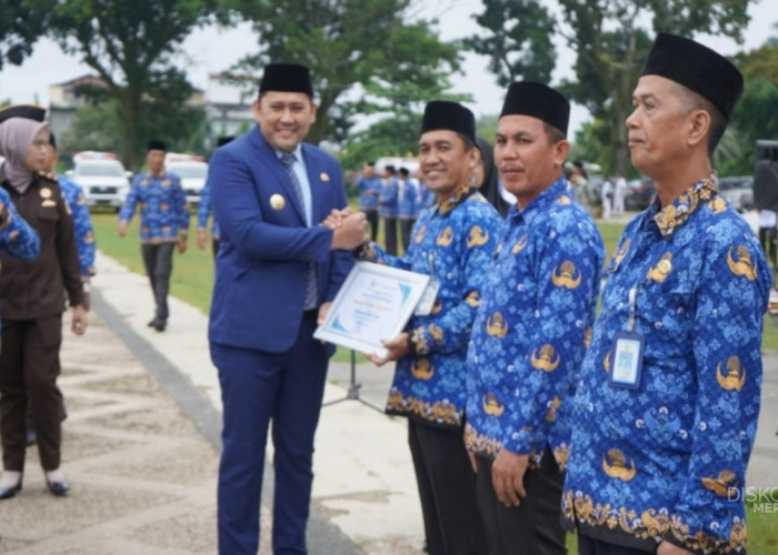 Bupati M. Syukur Berikan 14 Penghargaan dan 3 Ambulans di HKN ke-61, Ini Daftar yang Terima Penghargaan