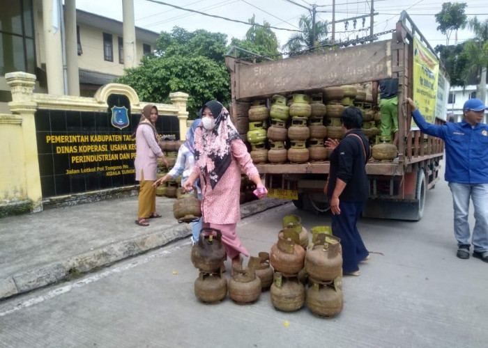 Antisipasi Kelangkaan Perindag Tanjabbar Operasi Pasar Gas Elpiji 3 Kilogram