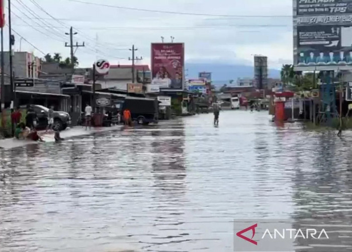 Banjir 50 CM, Akses Jalan Lintas Barat Sumatera di Bengkulu Ditutup