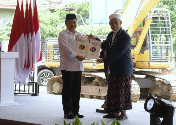 Serahkan Sertipikat Tanah Wakaf, Dirjen PPTR Kementerian ATR/BPN: Agar Pembangunan Pesantren Al-Khoziny Tertib