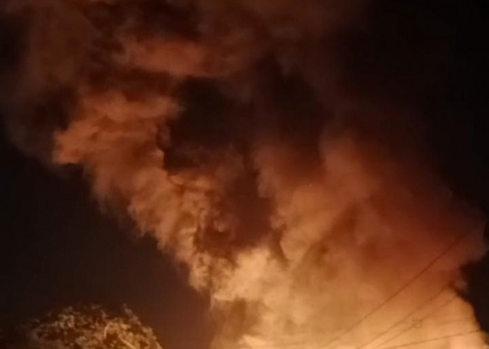 Tiga Unit Ruko di kawasan Mayang Terbakar, Warga Dengar Dua Kali Ledakan 