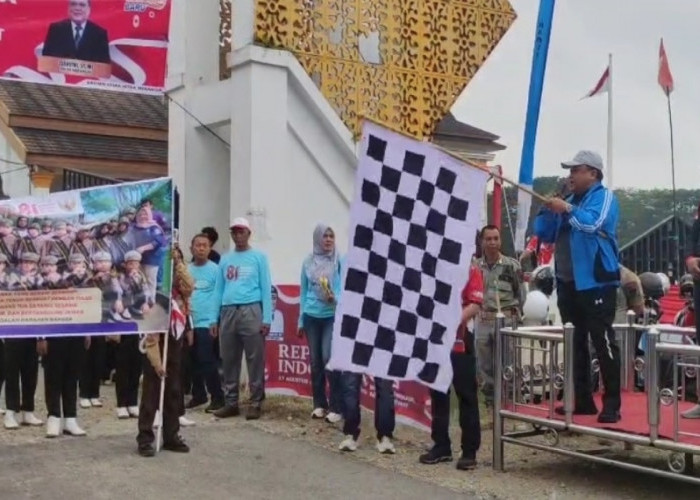  Bupati M. Syukur Lepas Ribuan Peserta Pawai Kemerdekaan HUT ke-81 RI di Merangin