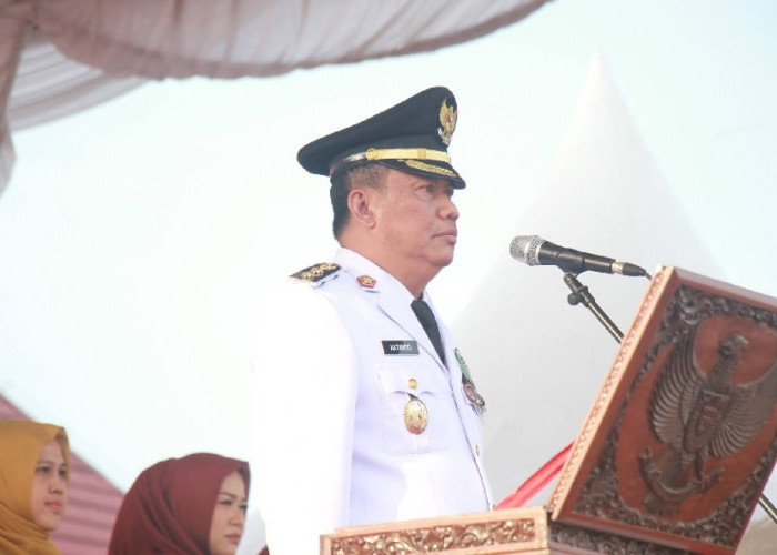 Wabup Katamso Pimpin Upacara Penurunan Bendera Merah Putih HUT ke-81 RI di Tanjab Barat