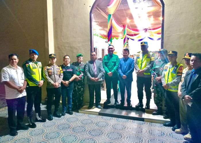 Pastikan Ibadah Natal Aman, Bupati Hurmin dan Kapolres Sarolangun Naik Motor Kunjungi Gereja