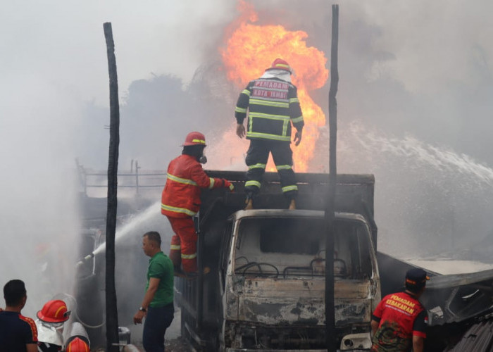 Diduga Tempat Penyimpanan BBM di Jalan Baru Terbakar, Warga Dengar Suara Ledakan 