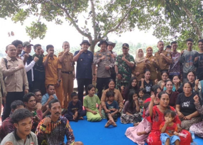 Duduk Besinggung Lutut, Temenggung Jon Sebut Bupati M. Syukur Rajo yang Bijak: Kami Mau Ikuti Arahan