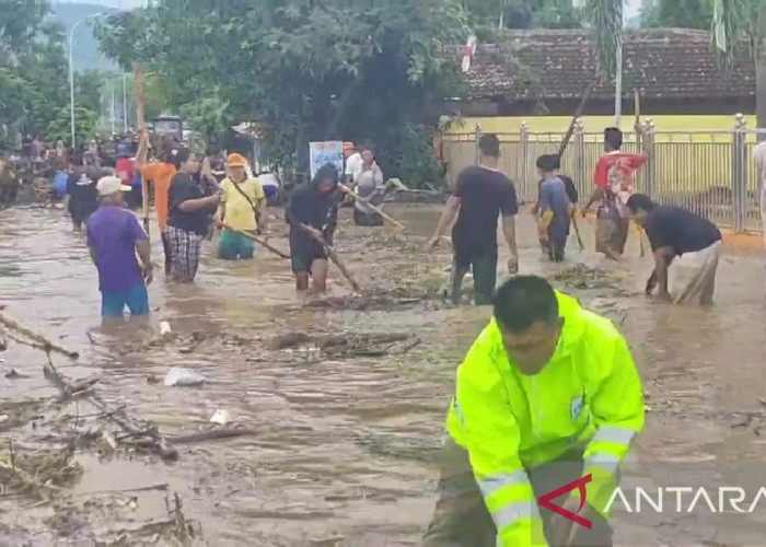 Puluhan Rumah dan Fasilitas Umum di Situbondo Diterjang Banjir Bandang