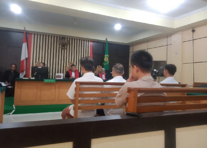 Lima terdakwa kasus Upgrade Stasiun Pandu Teluk Majelis PT Pelindo Jambi Jalani Sidang Perdana 