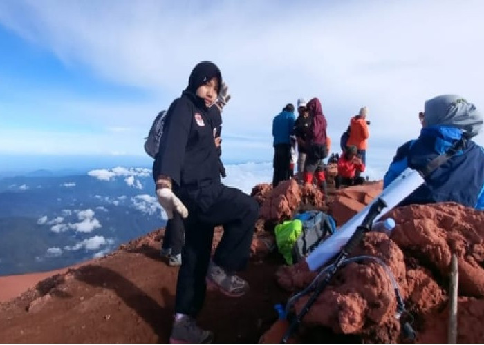 Viral, Ratu Bilqis Bocah 9 tahun Dua Hari Daki Gunung Hingga Puncak Kerinci  17 Agustus 2022