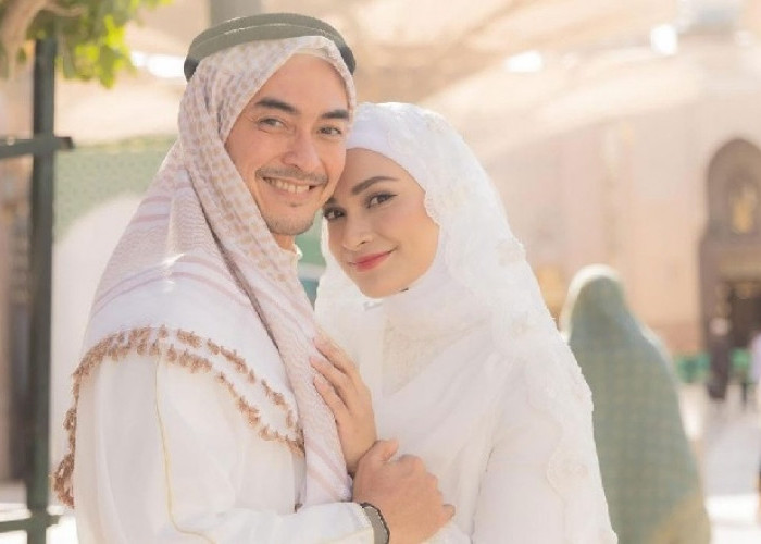 Zumi Zola dan Putri Zulhas Menikah di Madinah