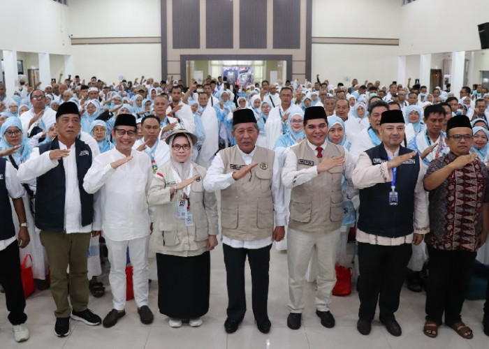 Lepas Jemaah Kloter 20 BTH, Wagub Abdullah Sani Ingatkan Soal Tujuh Penyakit Hati