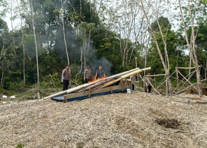 Polres Tebo Bakar Alat Tambang Emas Ilegal 