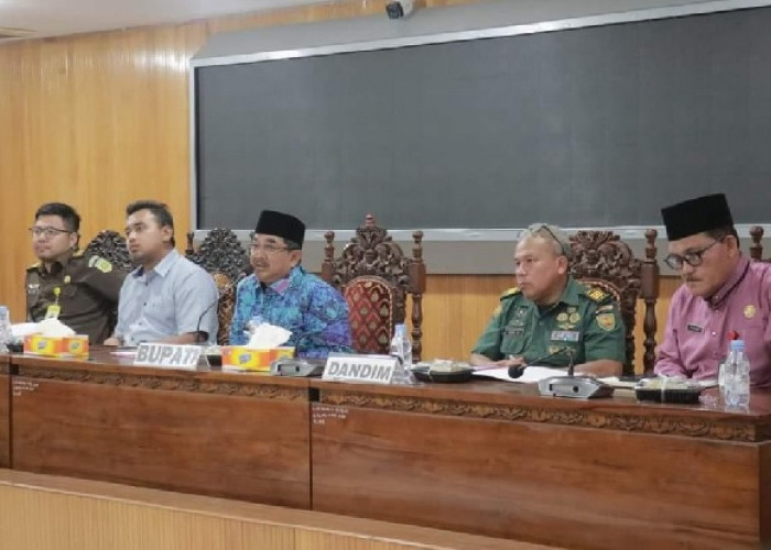 Bupati Tanjabar Hadiri Rapat Mediasi Penyelesaian Antara Kelompok Tani Imam Hasan Desa Badang dan PT. DAS