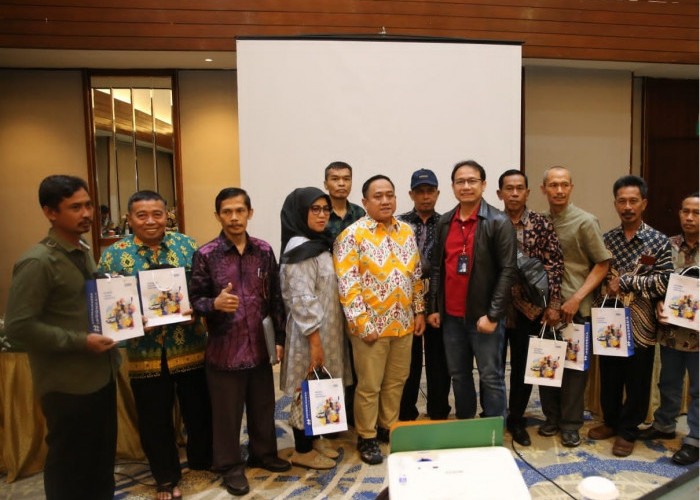 Tiga KUD Mitra Asian Agri di Jambi Tandatangani Perjanjian Kerja Sama Peremajaan Sawit Rakyat