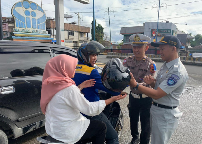 Helm Gratis untuk Pengendara: Komitmen Jasa Raharja Jambi Tingkatkan Keselamatan Jalan