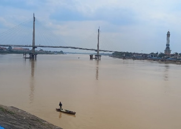 Sungai Batanghari Makin Surut, Tongkang Tak Bisa Melintas