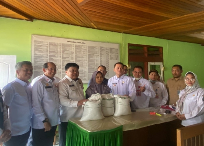 Sekda Zulhifni Pantau Langsung Penyaluran 1.174 Ton Bantuan Beras Bagi 39 Ribu Warga Merangin