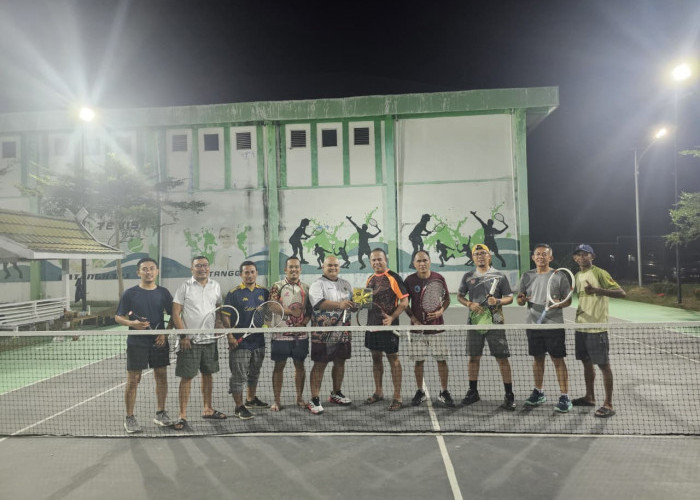 Tubuh Sehat, Silaturahmi Kuat: Kebun Batanghari dan Kejari Gelar Ekshibisi Tenis