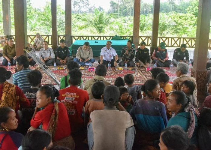 Kunjungi Perkampungan SAD, Pj Bahri Cek Pelayanan Dasar