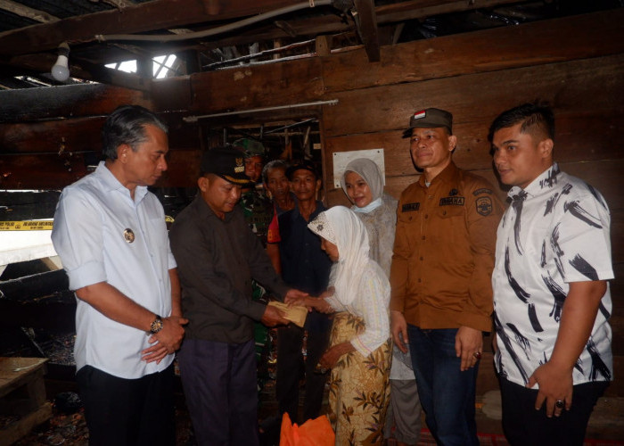 Wabup Junaidi Tinjau Lokasi Kebakaran di Desa Bakung