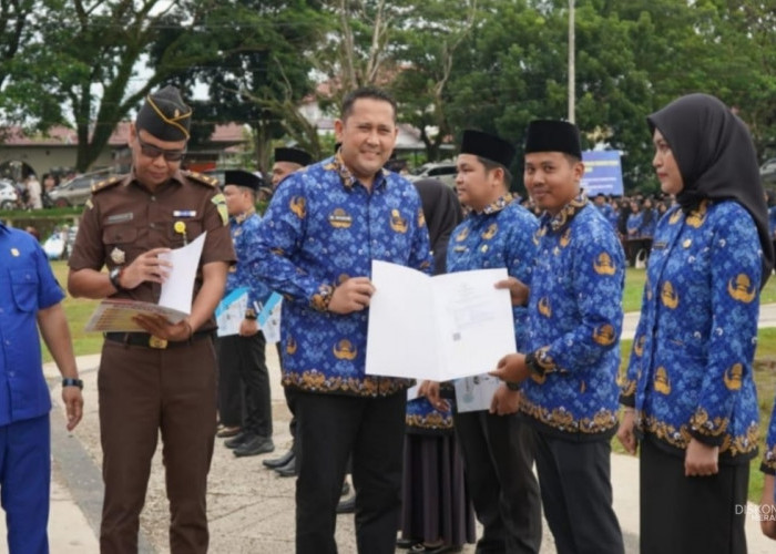 H M Syukur Serahkan SK Pengangkatan 3.478 Orang PPPK Paruh Waktu