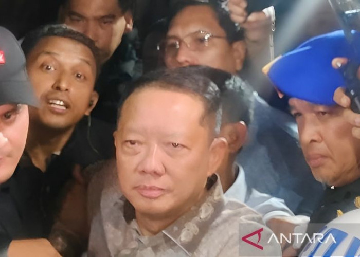Usai Dipetiksa 10 Jam, Mantan Jampidsus Febrie Adriansyah Resmi Ditahan di Rutan KPK