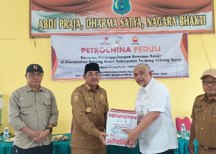 Peduli Korban Banjir Tanjab Barat, SKK Migas PetroChina Beri Bantuan di Kecamatan Batang Asam