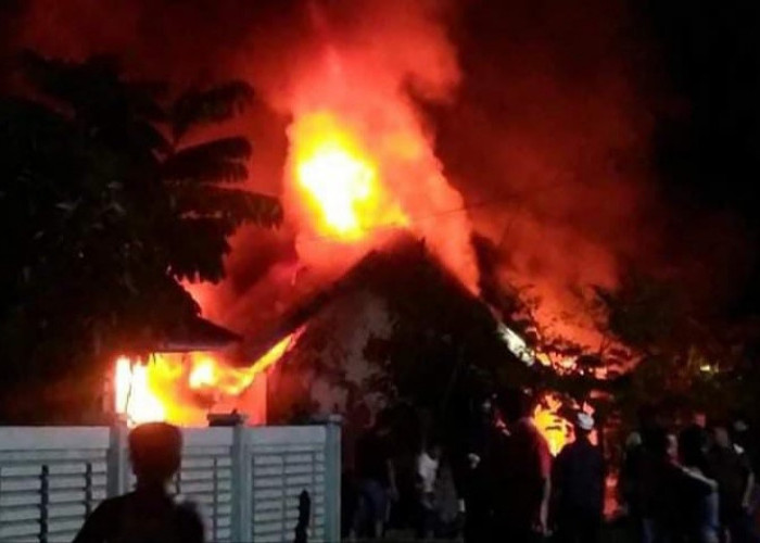 BREAKING NEWS: Kebakaran di Kerinci Malam Ini, Satu Rumah Ludes