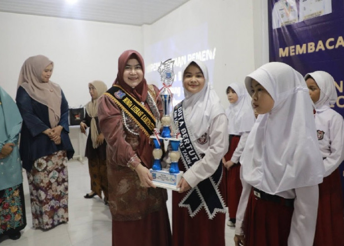 Bunda Literasi Hj. Fadhilah Sadat Buka Pelatihan Membaca Nyaring dan Serahkan Hadiah Pemenang Lomba Bertutur 