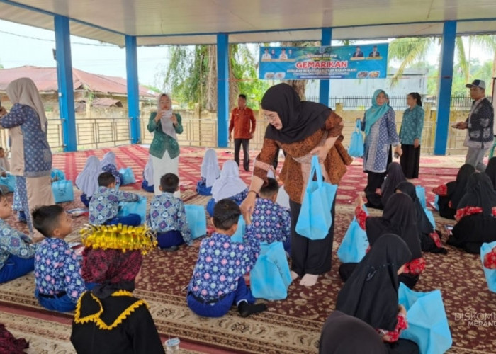 Sasar Pelajar Usia Dini, Merangin Gencarkan Gerakan Gemar Makan Ikan