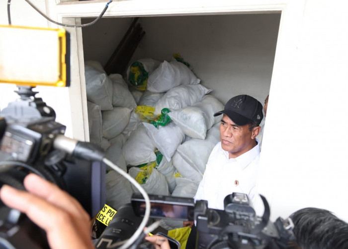 Mentan Amran Murka Temukan 600 Ton Beras SPHP Dioplos Jadi Premium di Jakarta Timur
