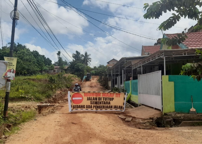   Jalan Cendrawasih di Kelurahan Kenali Asam Mulai Dikerjakan, Akses Warga Ditutup
