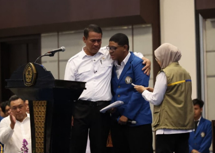 Dengar Curhat Mahasiswa UNDIP Soal Pangan, Mentan Amran Langsung Perintahkan Bulog Kirim Beras ke Alor
