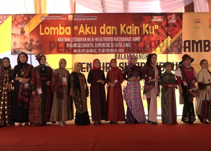 Fashion Show Aku dan Kain Ku, Ibu-Ibu Pamerkan Batik Jambi Kreasi