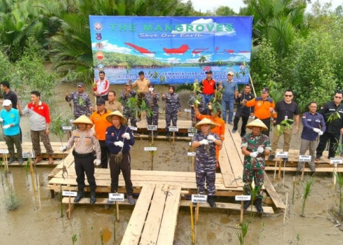 SKK Migas-PetroChina Donasikan 5.000 Bibit Mangrove untuk Pelestarian Pantai