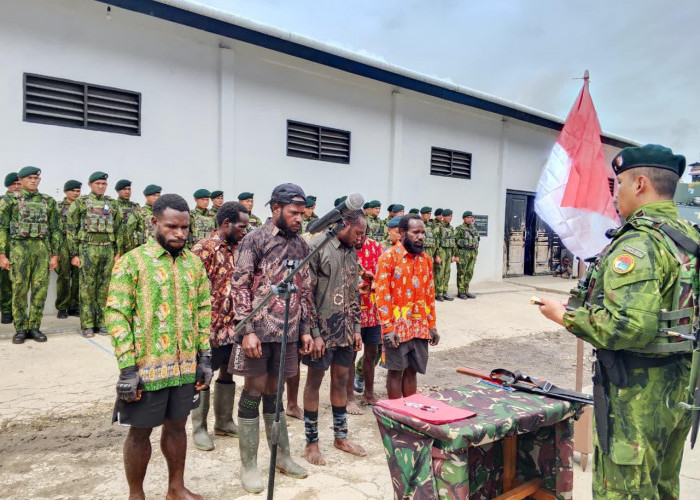Satgas Yonif 142/Ksatria Jaya di bawah Komando Operasi Habema TNI berhasil mengikrarkan 7 anggota Kelompok
